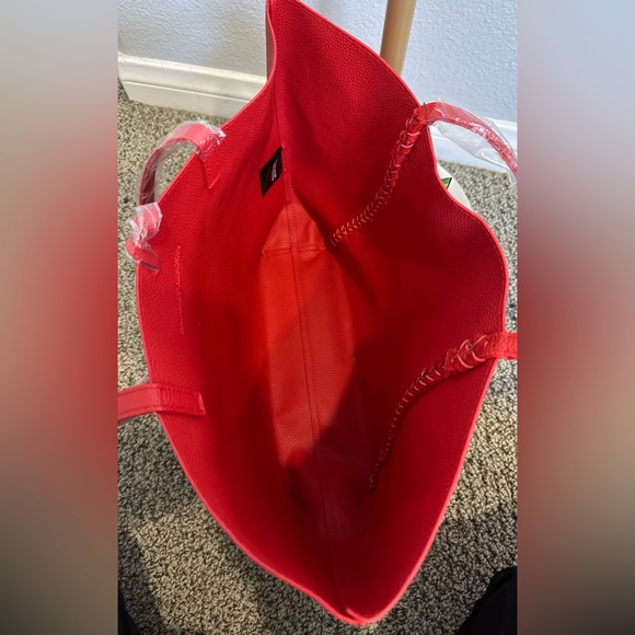 NWT Badgley Mischka Red Tote Bag with Gold Chain Design - Picture 6 of 8